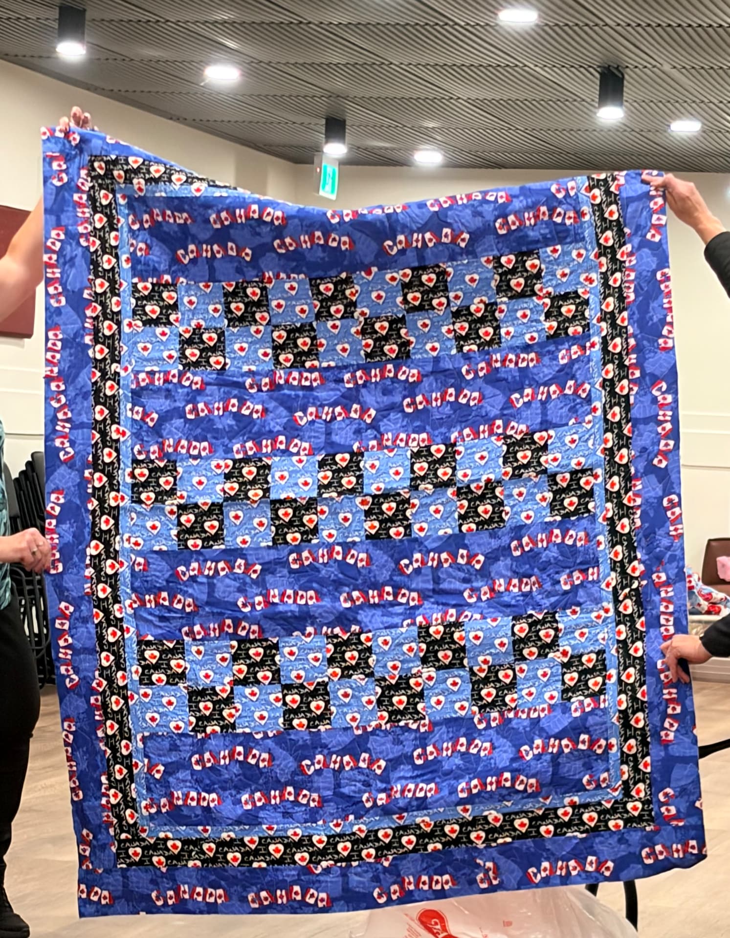 Canada hearts quilt in blue with red maple heart prints and log cabin blocks